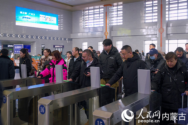 旅客有序出行。自治区交通运输厅供图